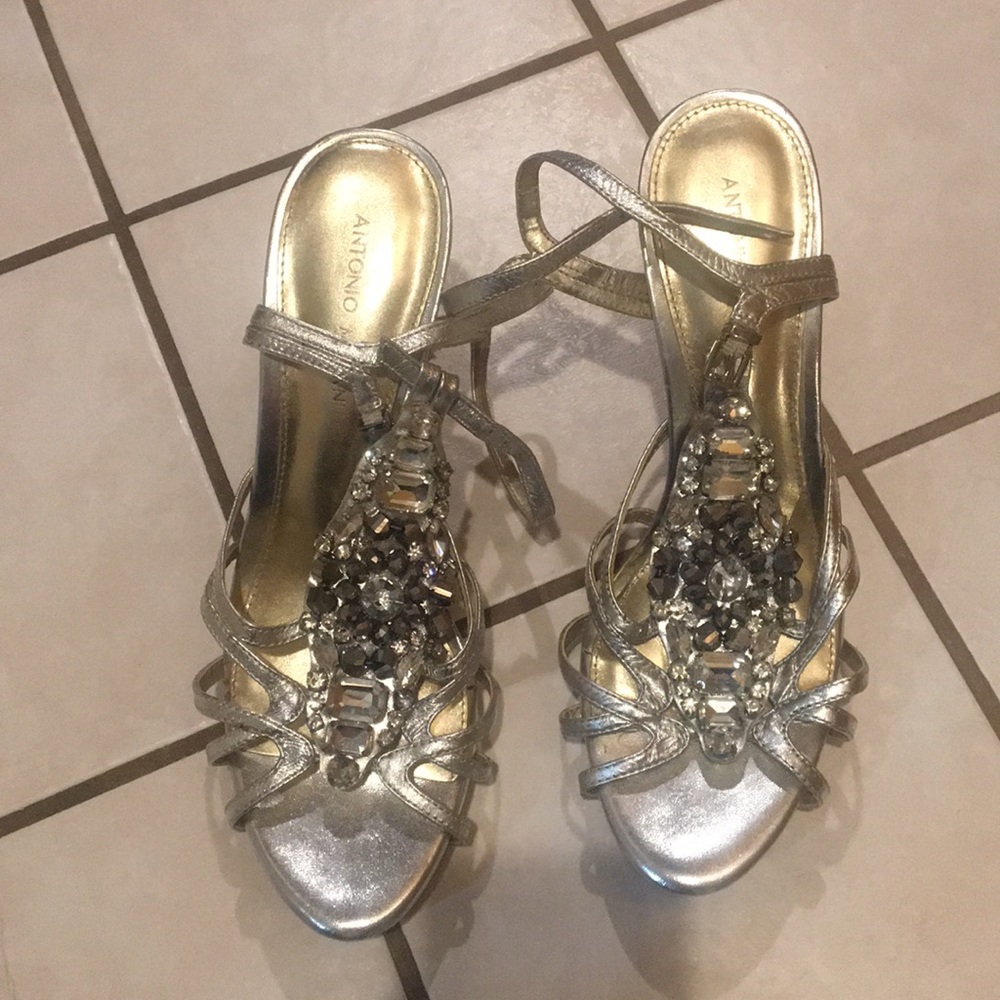 Antonio Melani elaborating studded stiletto size 9